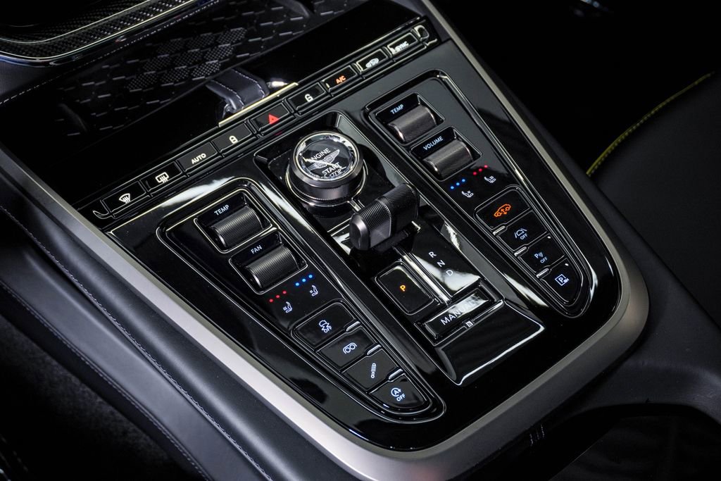 Used 2025 Aston Martin DBX 707 image 30