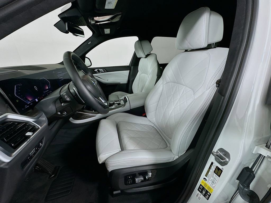 Used 2023 BMW X7 xDrive40i w/ Parking Assistance Package image 21