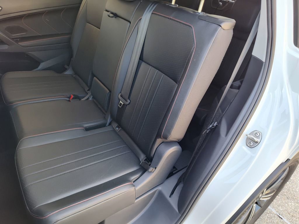 Used 2024 Volkswagen Tiguan Wolfsburg Edition image 34