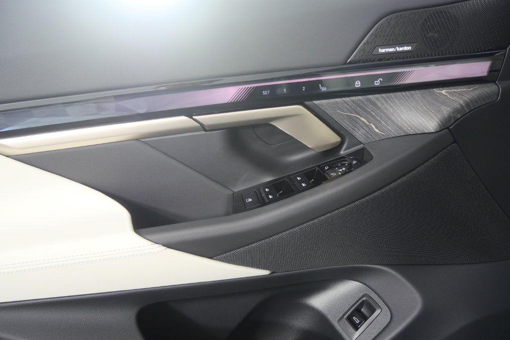New 2027 BMW 530i w/ Premium Package RWD image 8