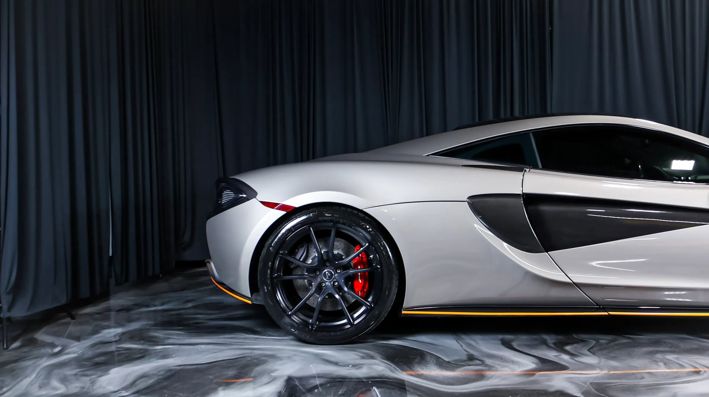 Used 2016 McLaren 570S Coupe RWD image 2