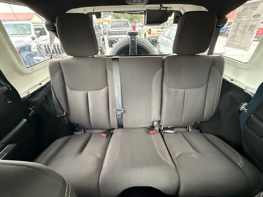 Used 2016 Jeep Wrangler Unlimited Sahara w/ Connectivity Group image 24