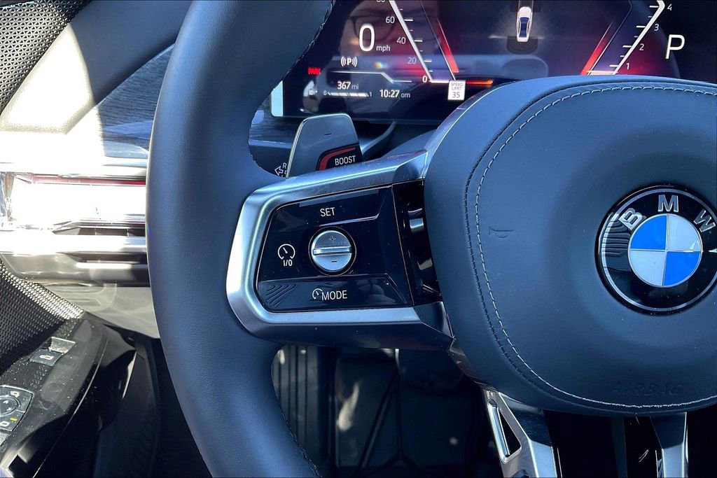 Used 2025 BMW 760i xDrive w/ Premium Package image 11