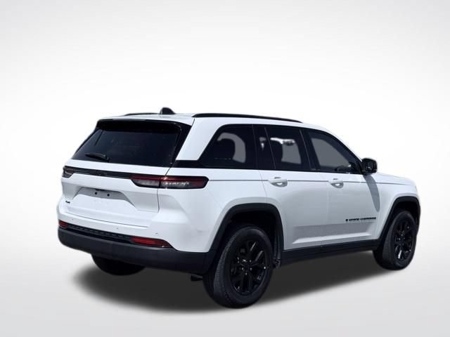 Used 2025 Jeep Grand Cherokee Altitude AWD/4WD image 6