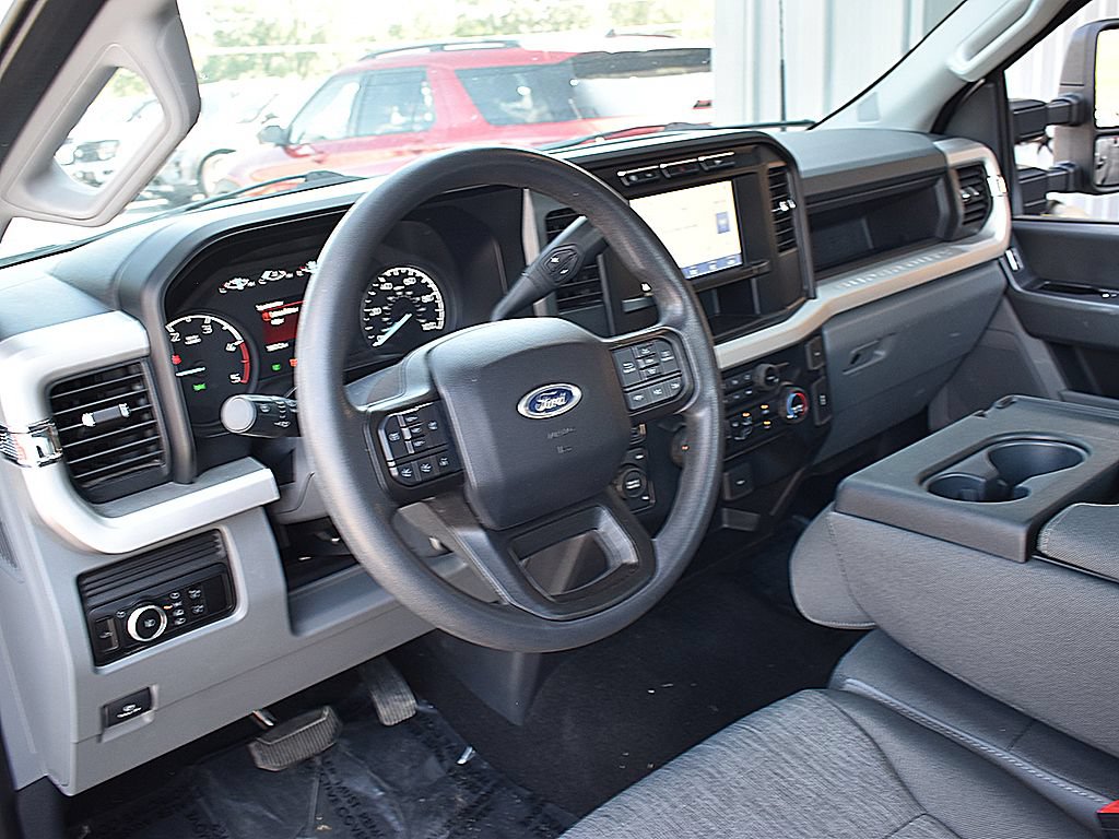 Used 2023 Ford F250 XL w/ STX Appearance Package AWD/4WD image 4