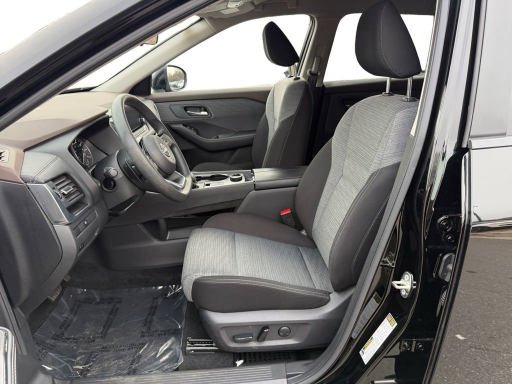 Used 2023 Nissan Rogue SV image 9