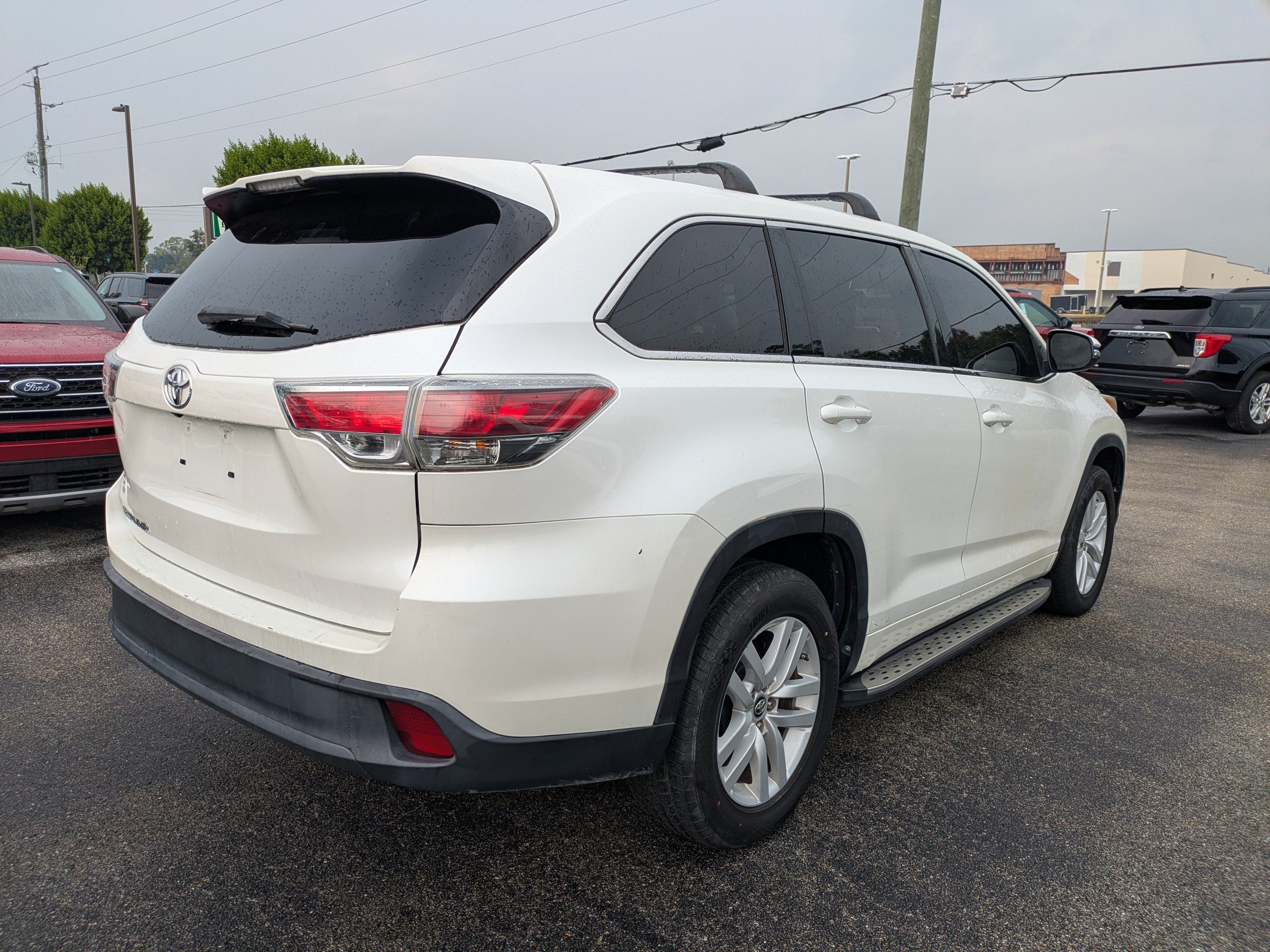 Used 2016 Toyota Highlander LE FWD image 4