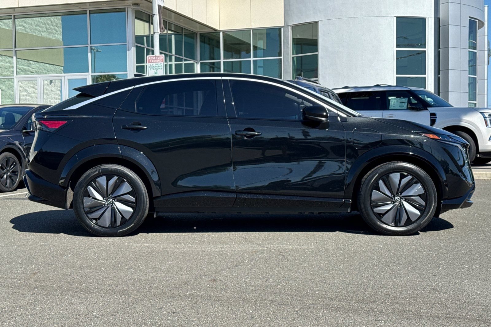 Certified 2023 Nissan Ariya FWD image 3