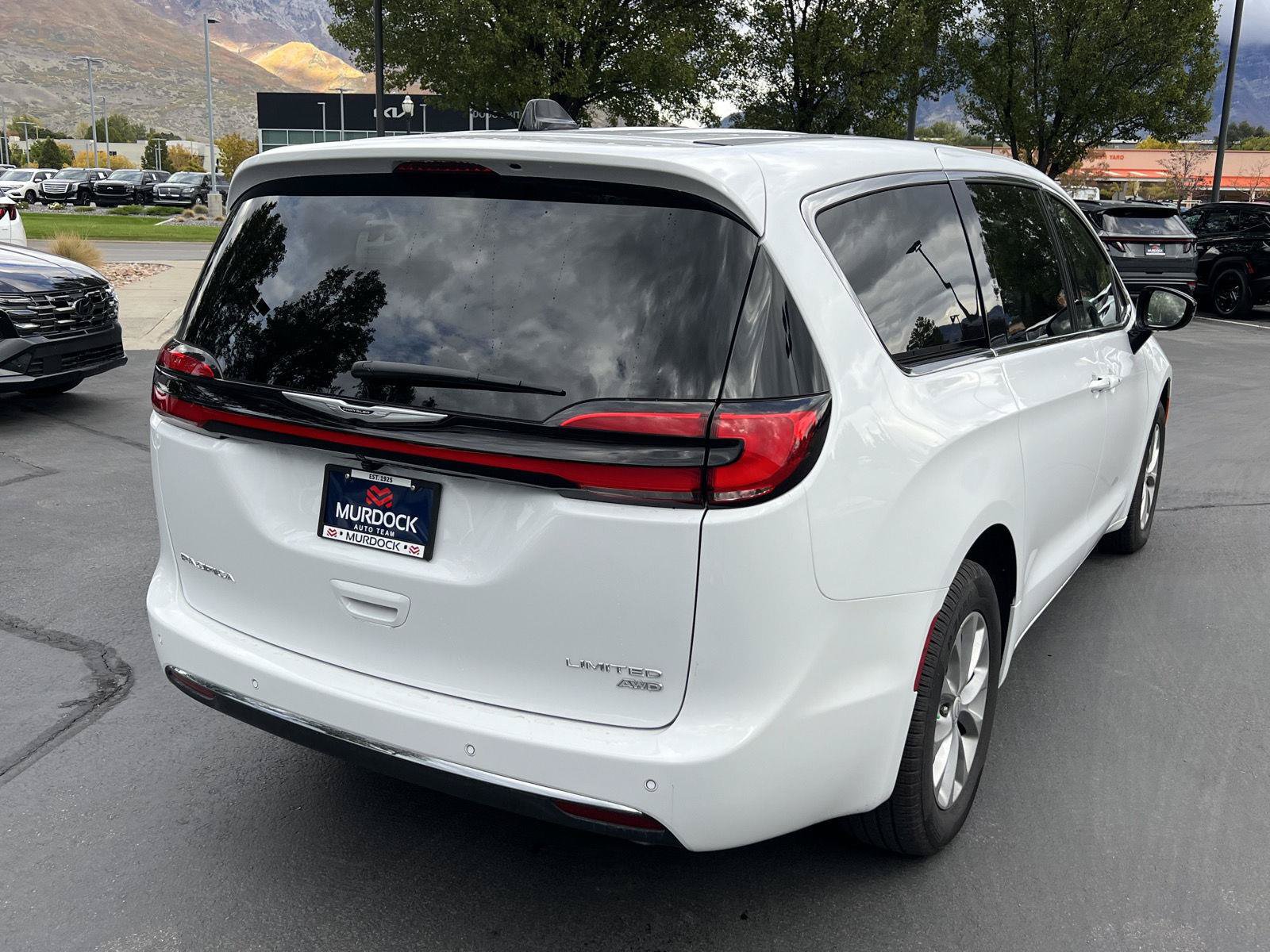 Used 2026 Chrysler Pacifica Limited AWD/4WD image 15