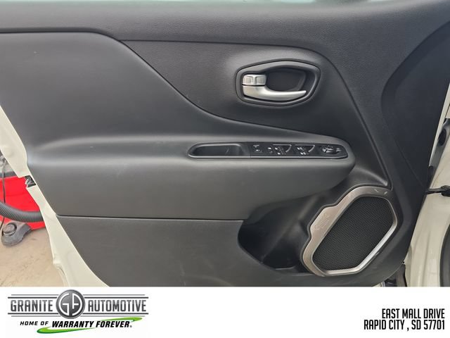 Used 2023 Jeep Renegade Latitude AWD/4WD image 11