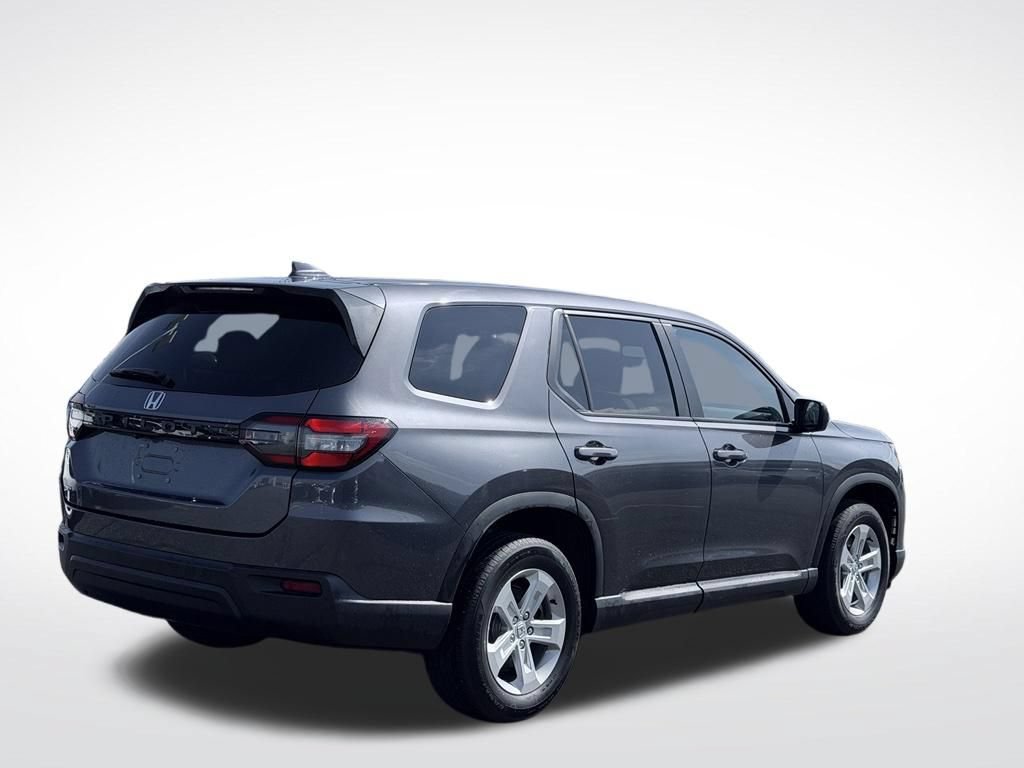 Used 2023 Honda Pilot LX image 5