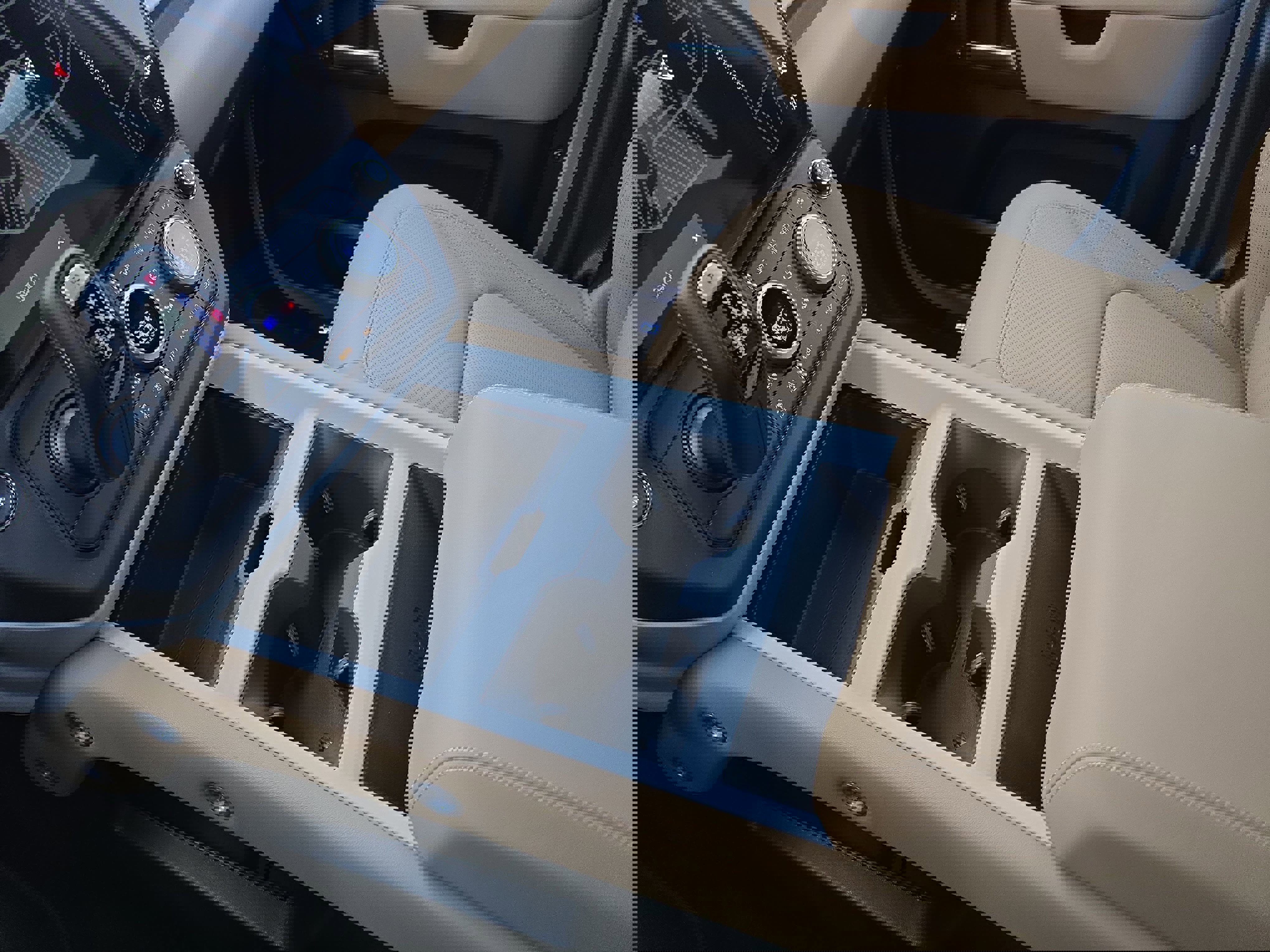 New 2026 Land Rover Defender 110 X-Dynamic SE image 24