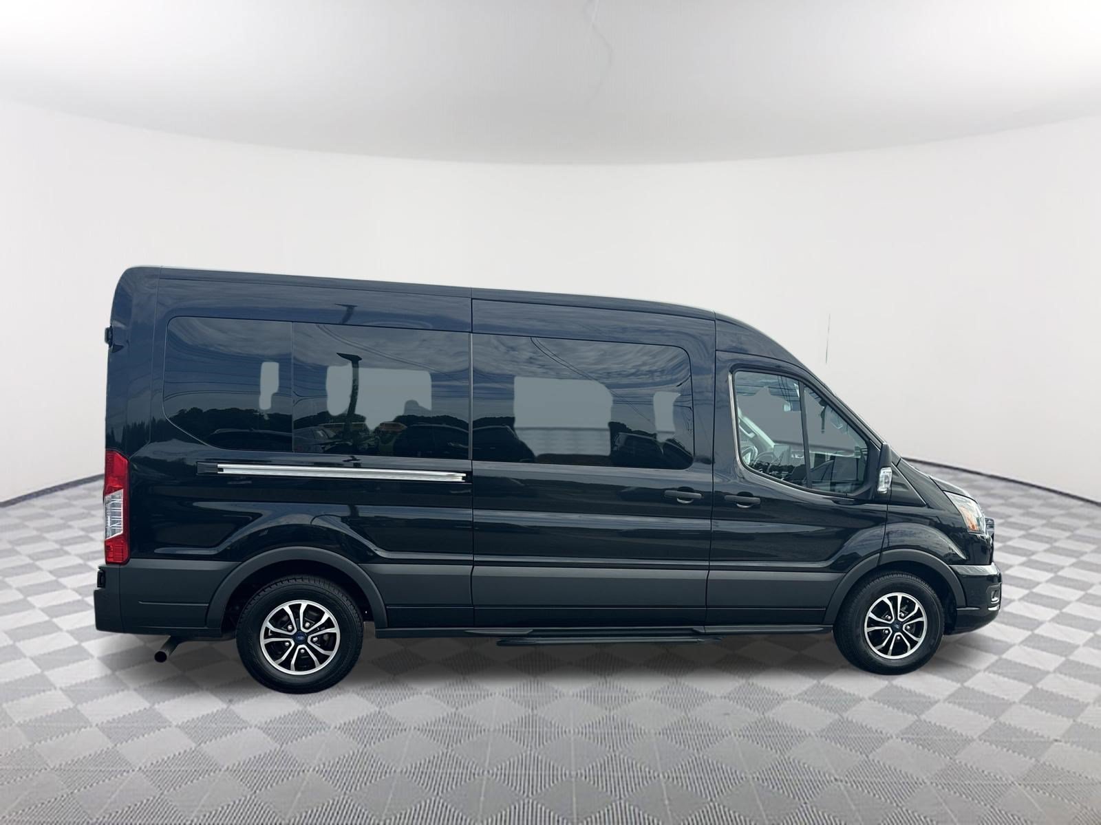 Used 2023 Ford Transit 350 XLT RWD image 4