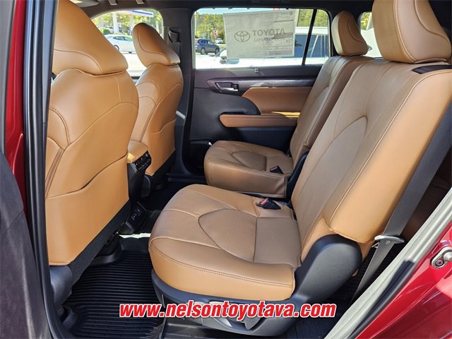 New 2026 Toyota Highlander Platinum image 6