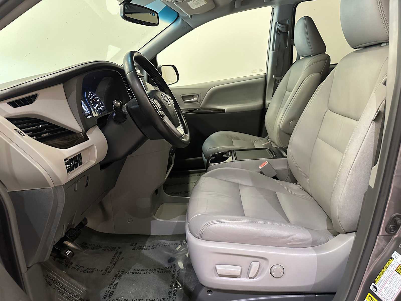 Used 2015 Toyota Sienna XLE w/ XLE Navigation Package image 22