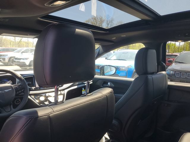 New 2026 Chrysler Pacifica Select w/ S Appearance Package FWD image 11
