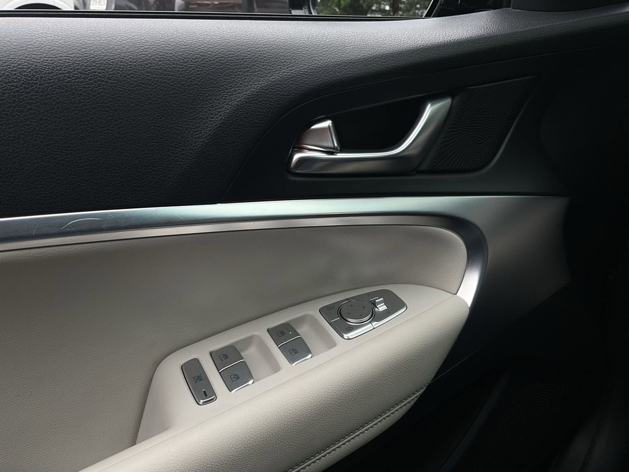 Used 2025 Genesis G70 2.5T RWD image 21