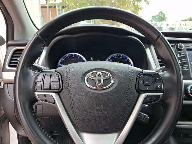 Used 2019 Toyota Highlander XLE AWD/4WD image 21