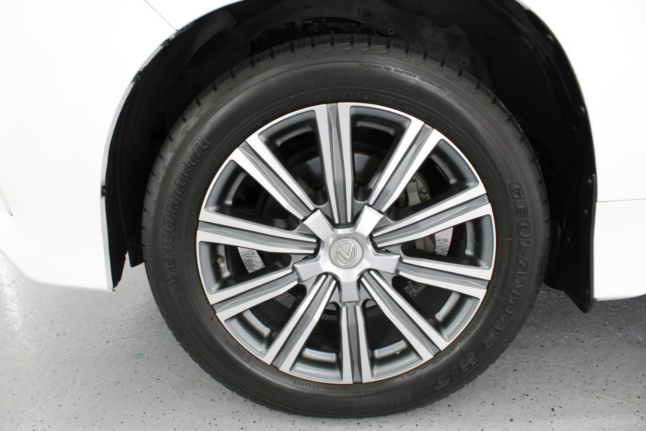 Used 2017 Lexus LX 570 4WD w/ Luxury Package image 87