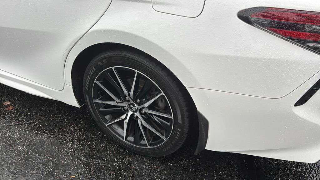 Used 2022 Toyota Camry SE image 9