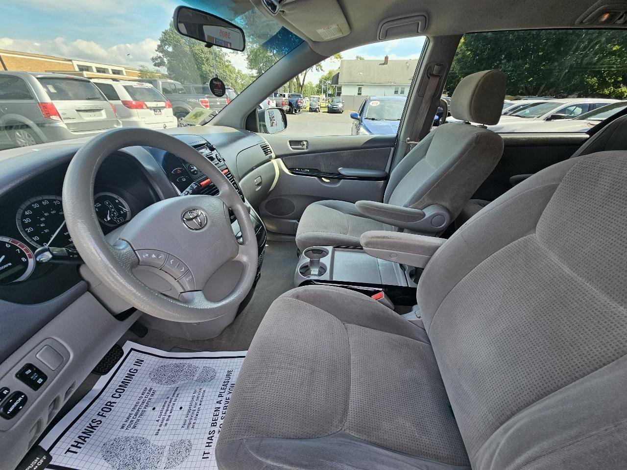 Used 2004 Toyota Sienna LE w/ LE Pkg 1 FWD image 18
