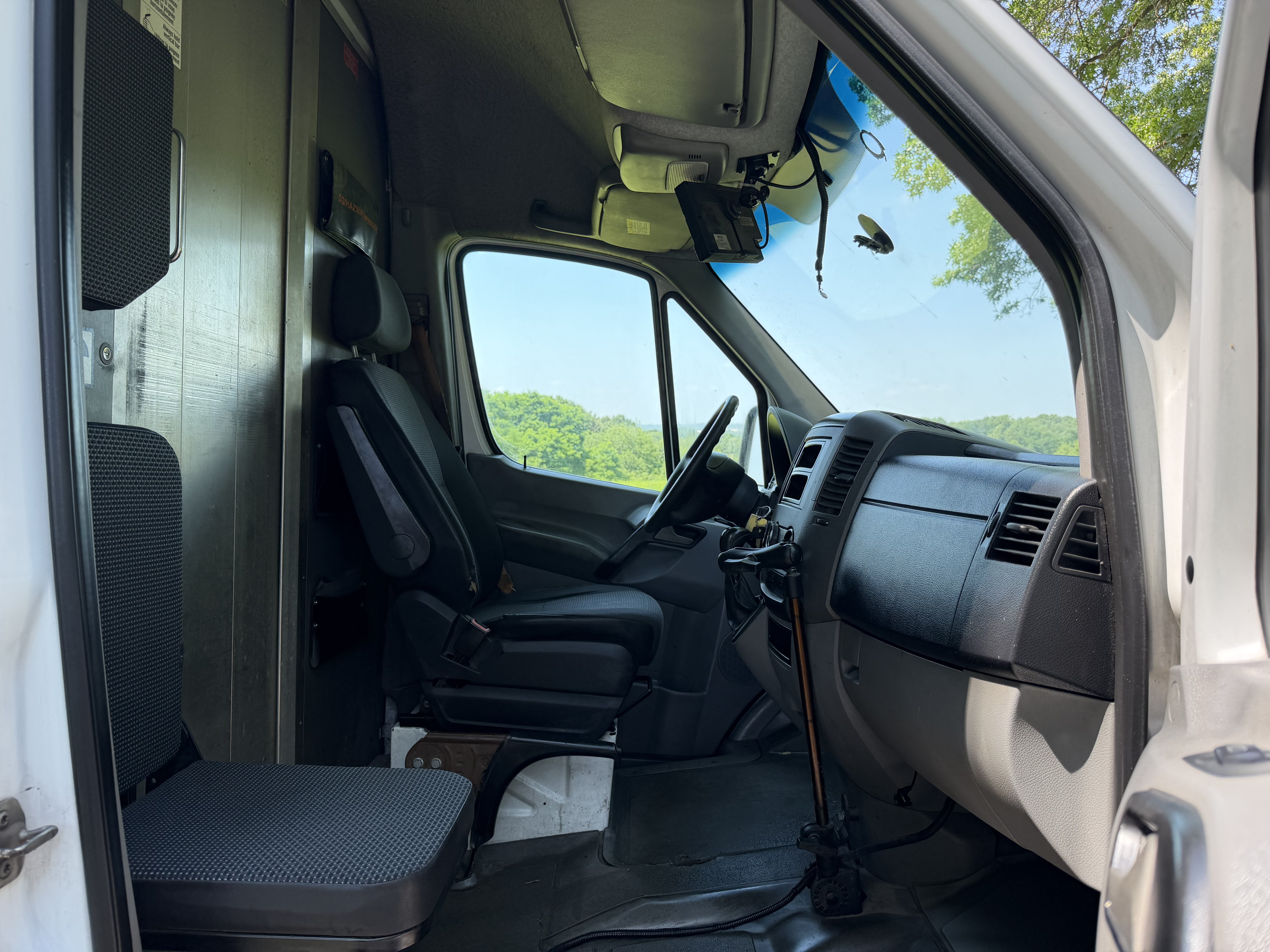 Used 2011 Mercedes-Benz Sprinter 2500 image 7