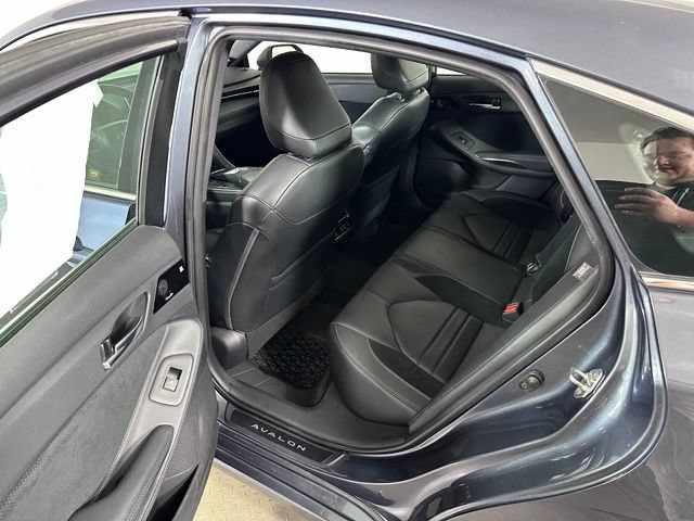 Used 2019 Toyota Avalon Touring FWD image 14