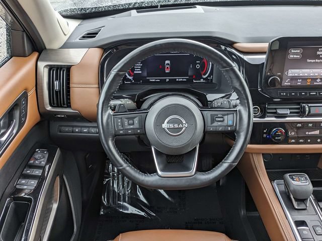 Used 2024 Nissan Pathfinder Platinum FWD image 17