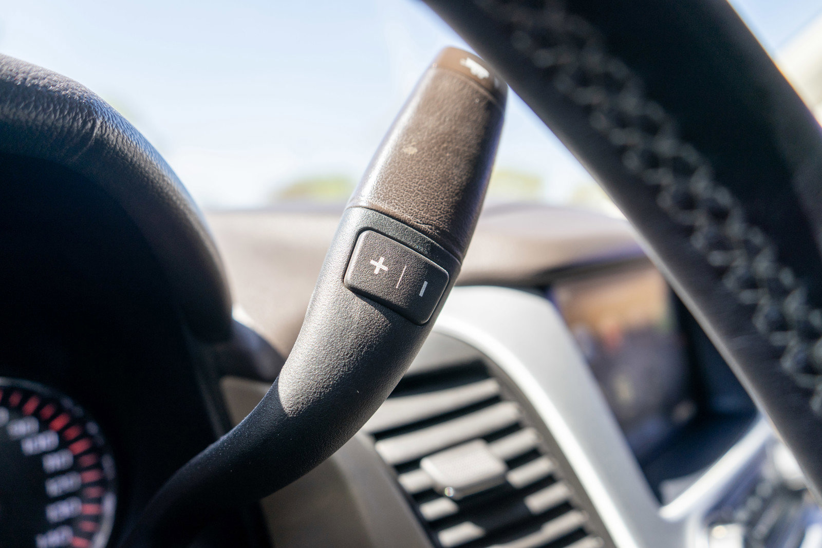 Used 2015 GMC Yukon XL SLT w/ HD Trailering Package AWD/4WD image 27