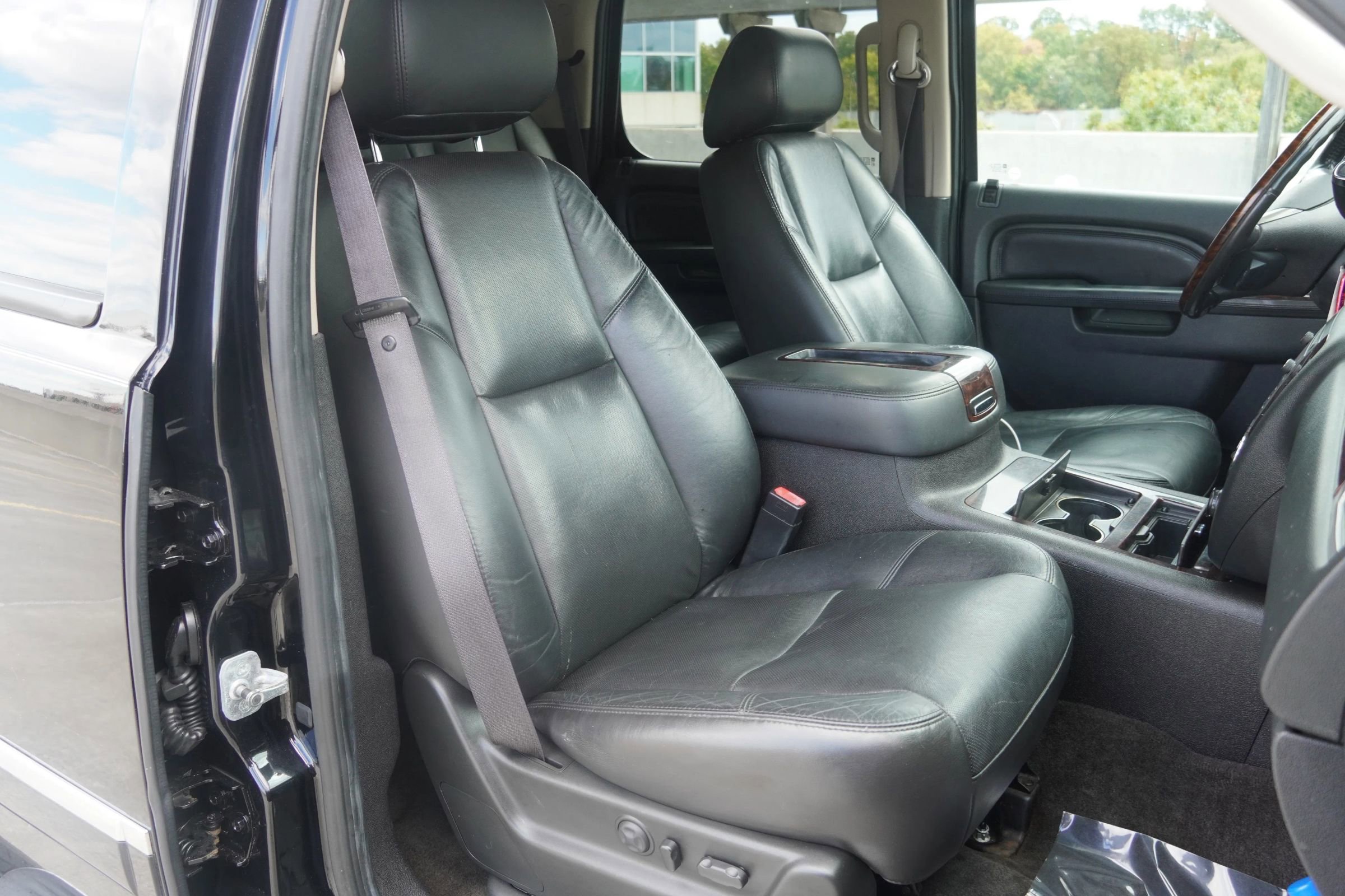 Used 2011 GMC Yukon Denali image 21