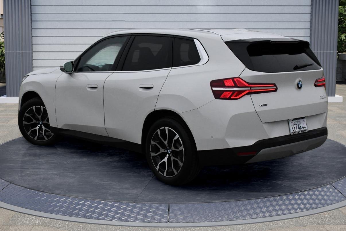 Used 2025 BMW X3 xDrive30i w/ Convenience Package image 4