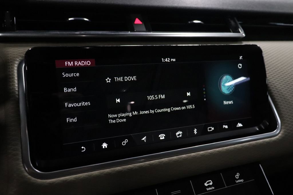 Used 2020 Land Rover Range Rover Velar S image 33