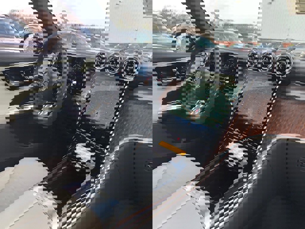 New 2026 Mercedes-Benz GLC 300 4MATIC image 18