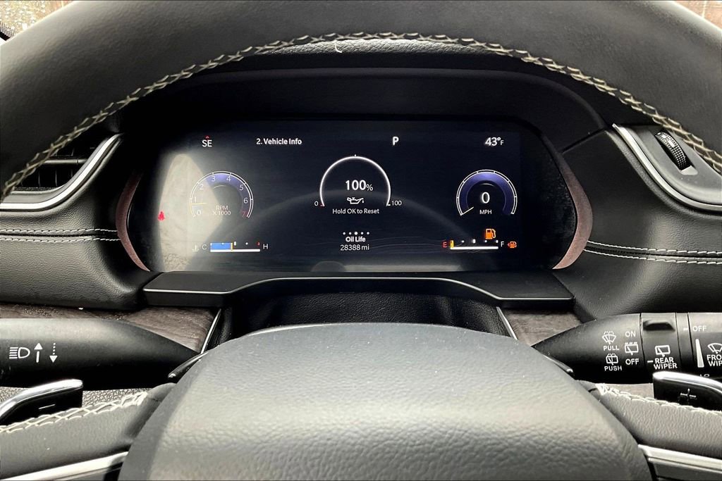 Used 2023 Jeep Grand Cherokee L Limited w/ Black Appearance Package image 13