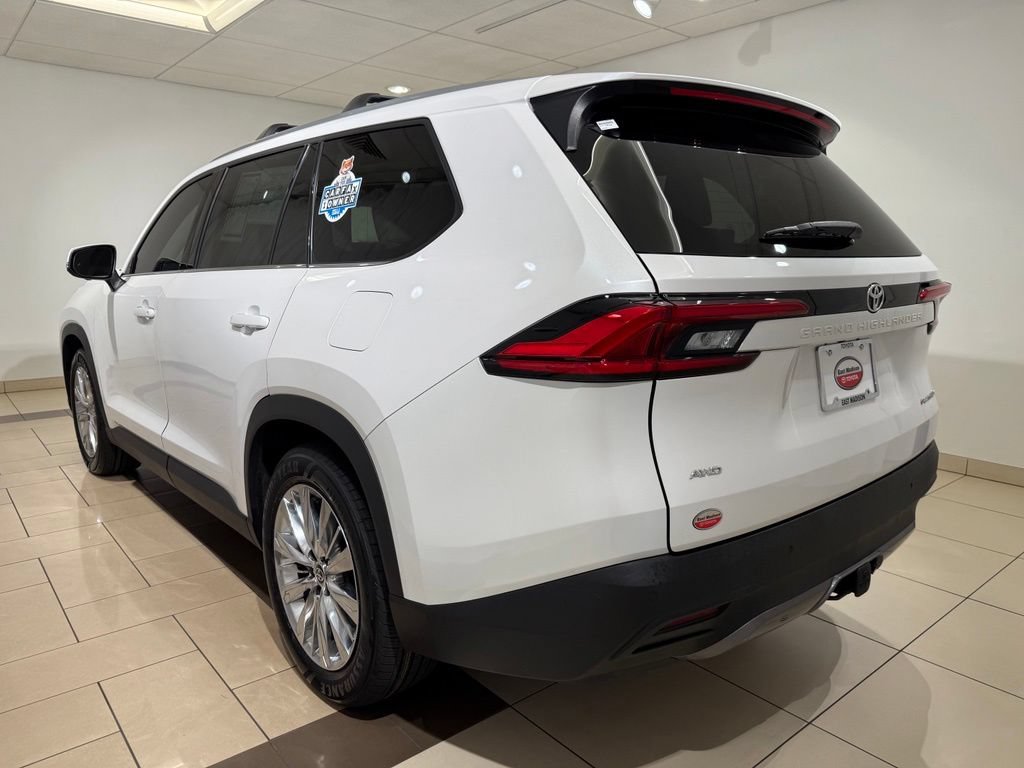 Certified 2024 Toyota Grand Highlander AWD image 3