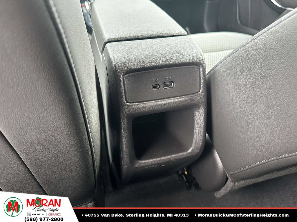 Used 2025 Chevrolet Trax LT w/ LT Convenience Package FWD image 12