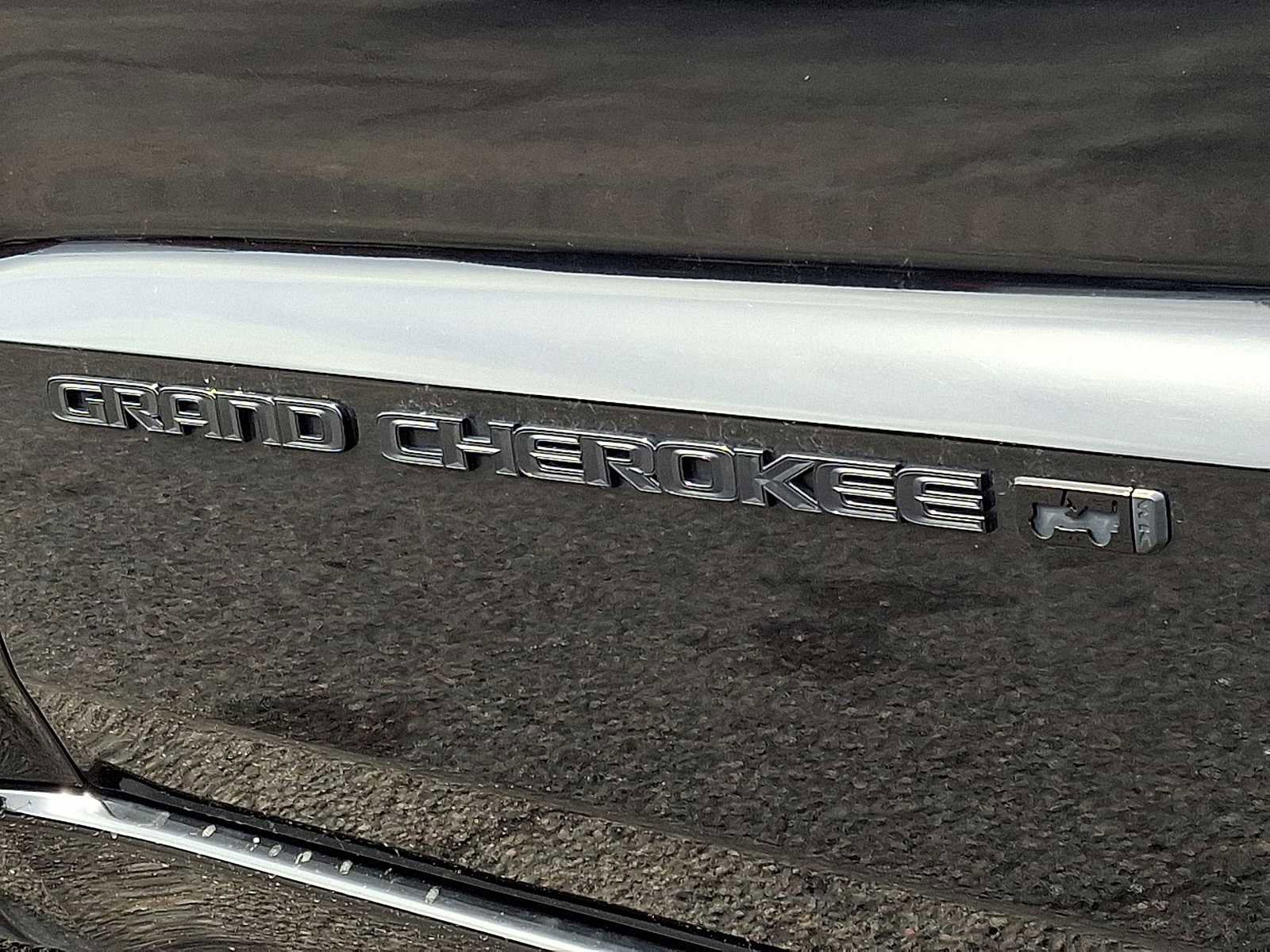 Used 2022 Jeep Grand Cherokee Laredo X image 37