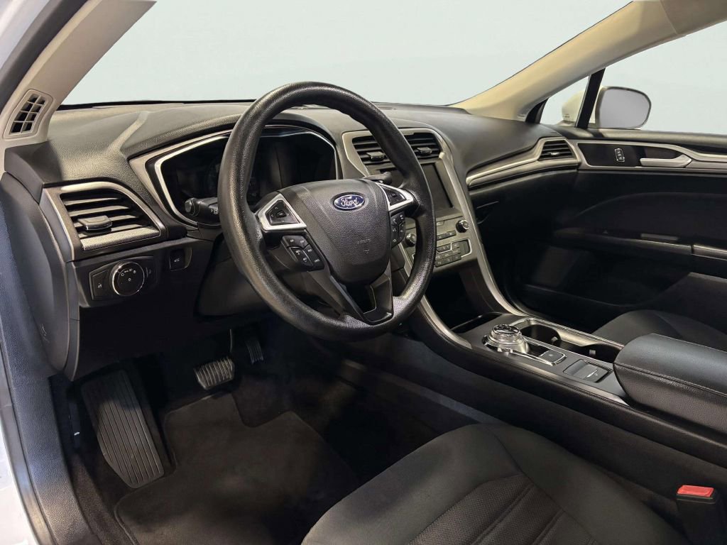 Used 2020 Ford Fusion SE image 15