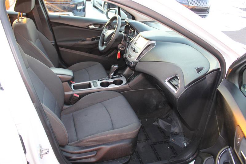 Used 2018 Chevrolet Cruze LS image 10