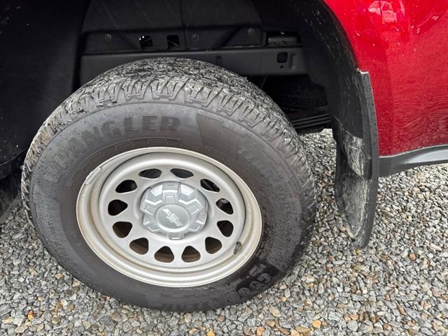 Used 2025 Chevrolet Colorado W/T w/ Advanced Trailering Package RWD image 10