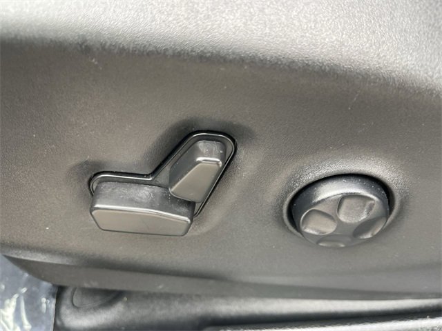 Used 2025 Chrysler Pacifica Select image 12