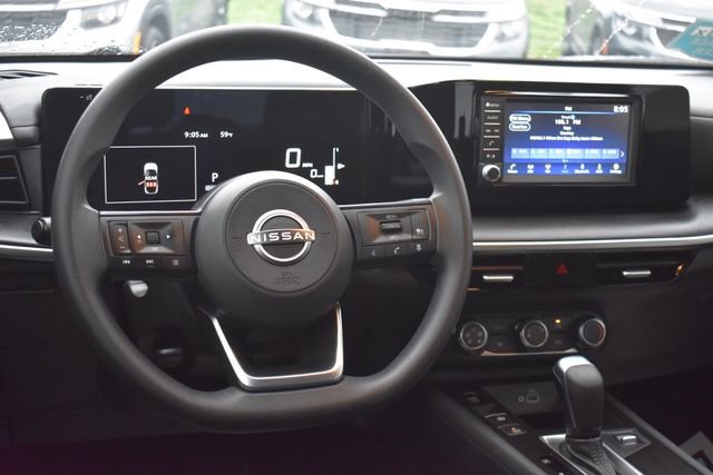 Used 2025 Nissan Kicks S AWD/4WD image 18
