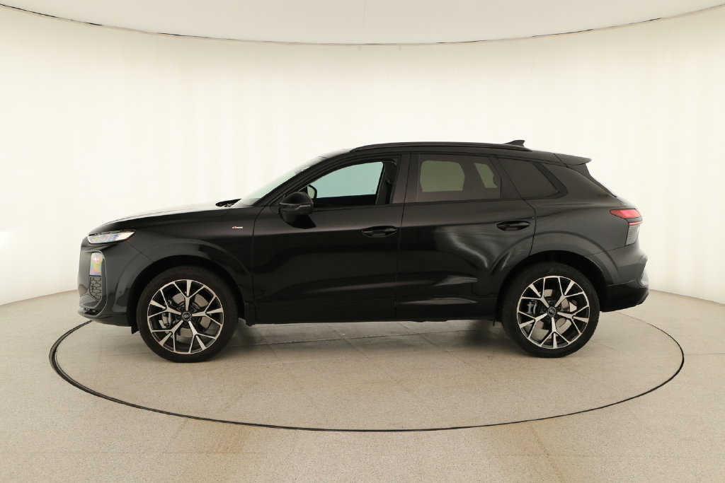 Certified 2026 Audi Q3 quattro 2.0T AWD/4WD image 2