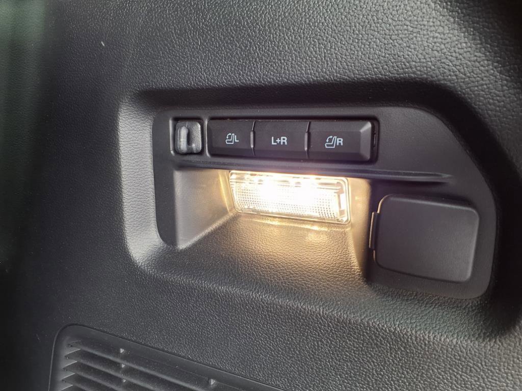 Used 2025 Ford Explorer ST image 29