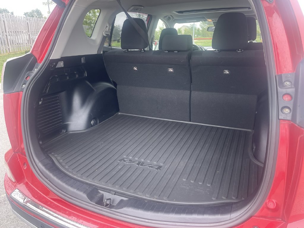 Used 2017 Toyota RAV4 XLE AWD/4WD image 15