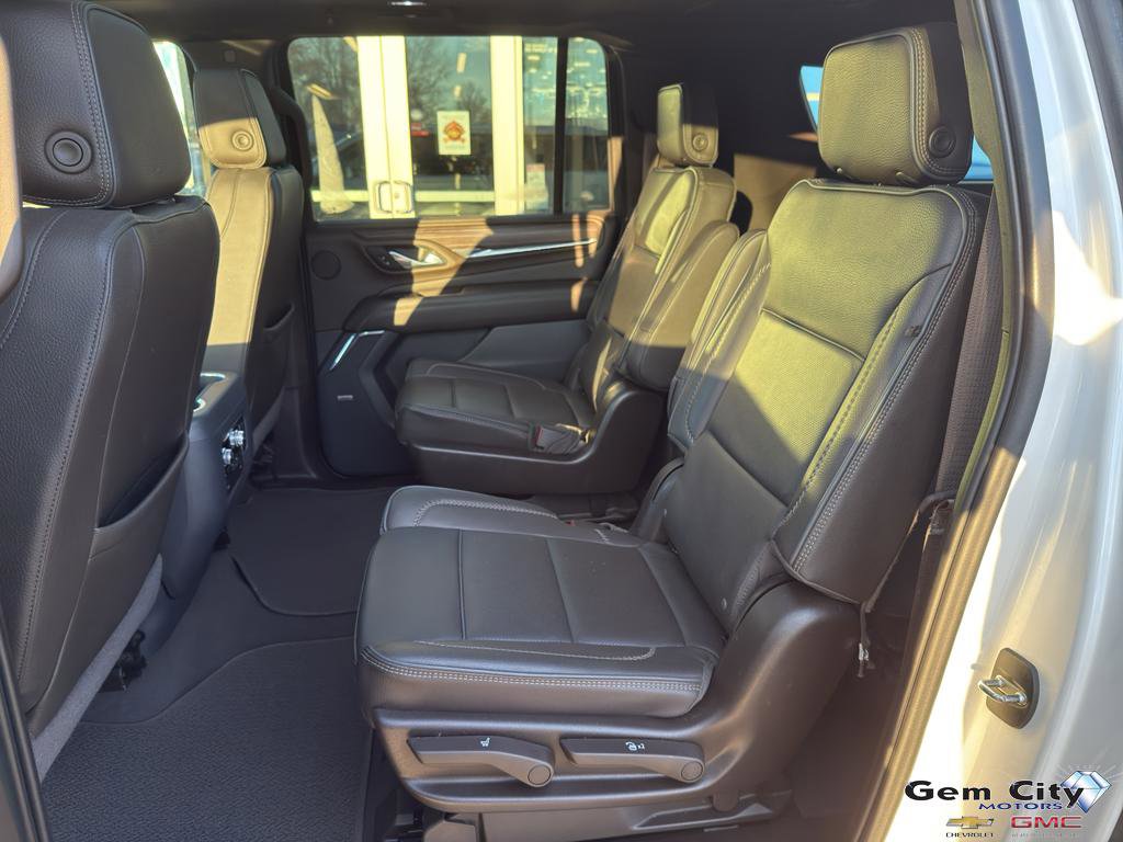 Used 2023 GMC Yukon XL Denali image 13
