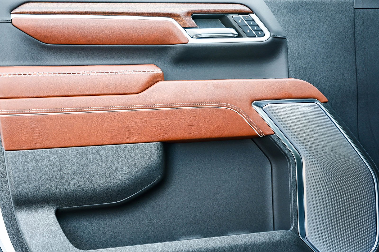 Used 2024 GMC Sierra 3500 Denali Ultimate image 21