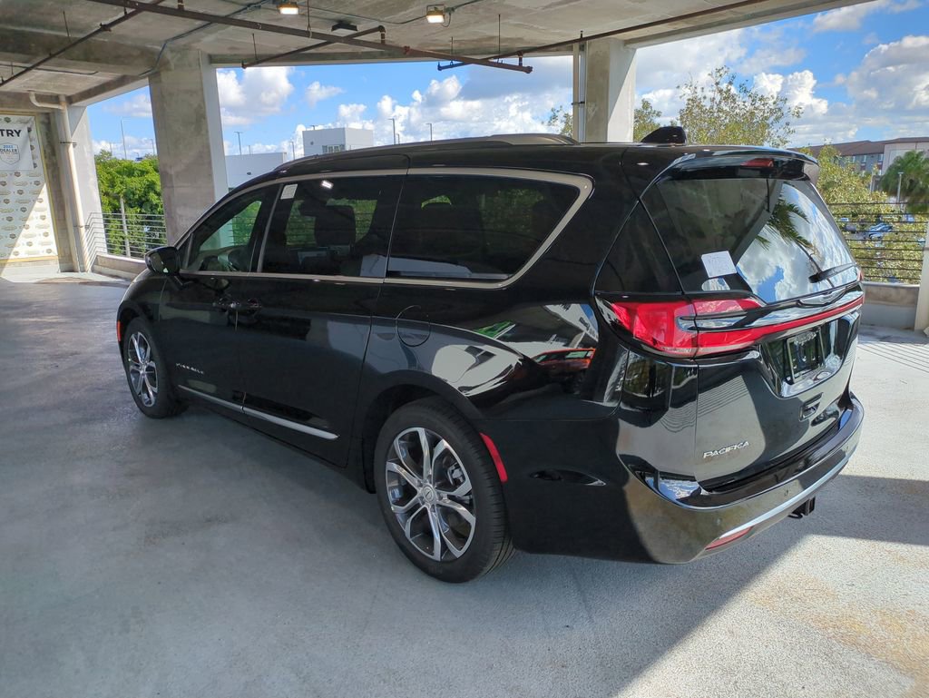 New 2026 Chrysler Pacifica Pinnacle w/ Trailer Tow Group image 7