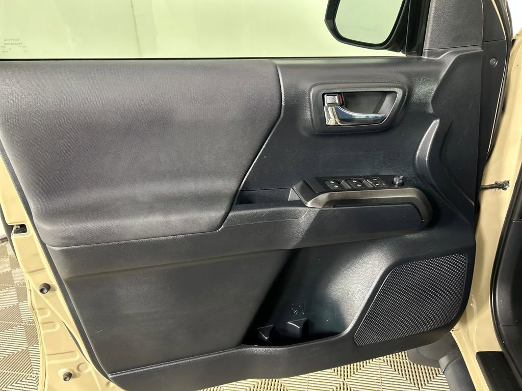 Used 2019 Toyota Tacoma TRD Off-Road image 12