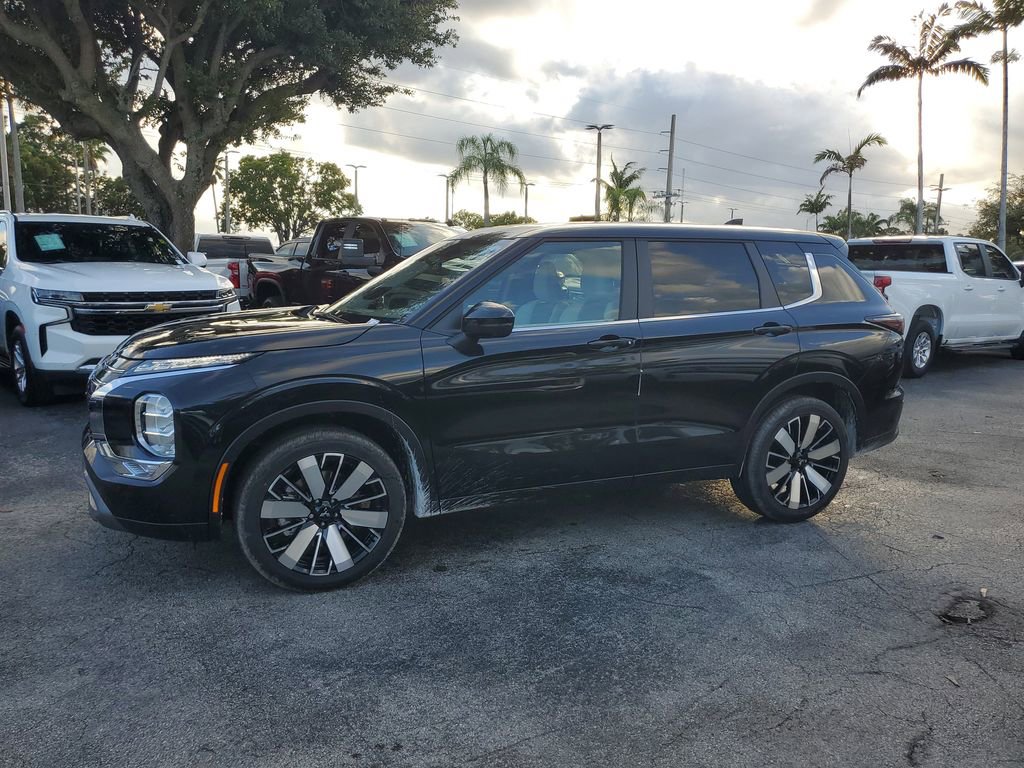 New 2026 Mitsubishi Outlander SE image 4